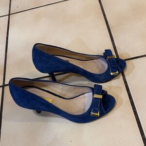 Louise et Cie Elegant Blue Suede Heels with Bow Accent
